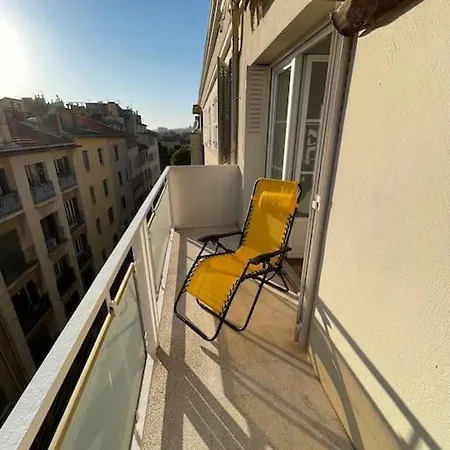 Beautiful - Balcony - Close Train And Port Апартаменты